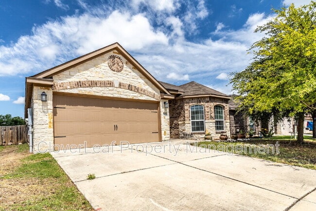 8003 Oxbow Way in San Antonio, TX - Building Photo - Building Photo