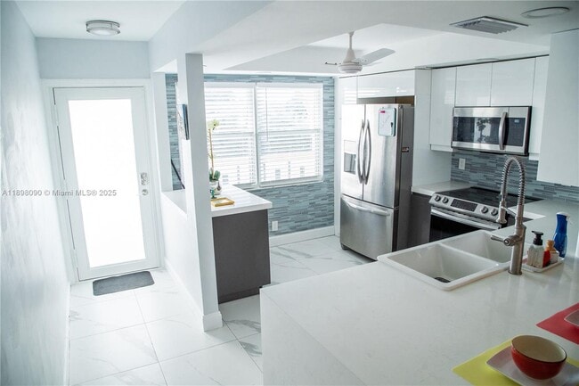 2304 Lucaya Ln in Coconut Creek, FL - Building Photo - Building Photo