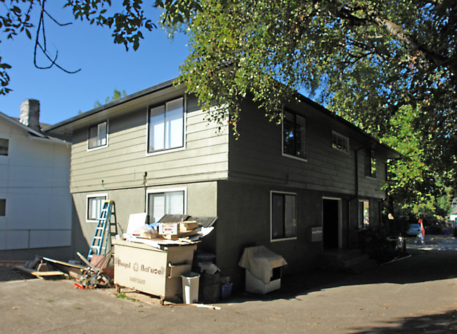 1911 Kincaid St in Eugene, OR - Building Photo - Building Photo