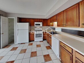 2402 Wild Cherry Ct in Aurora, IL - Building Photo - Building Photo