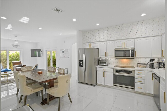 833 SW 17th St in Fort Lauderdale, FL - Building Photo - Building Photo