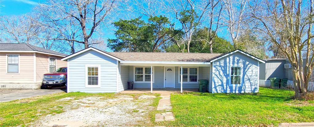 820 Texas St in Liberty, TX - Building Photo