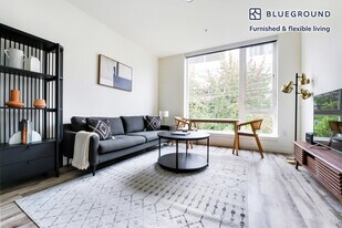 1255 Harrison St in Seattle, WA - Building Photo