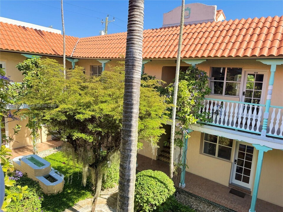 736 13th St in Miami Beach, FL - Building Photo