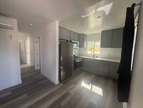 3006 S Palm Grove Ave in Los Angeles, CA - Foto de edificio - Building Photo