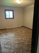 200 S Creek St, Unit 3 in Iroquois, SD - Building Photo - Building Photo