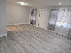 5022 SW 93rd Ave in Cooper City, FL - Building Photo - Building Photo