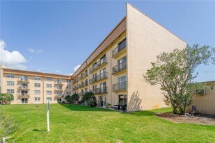 5820 N Church Ave in Tampa, FL - Building Photo