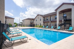 Rock Ridge in Edinburg, TX - Building Photo