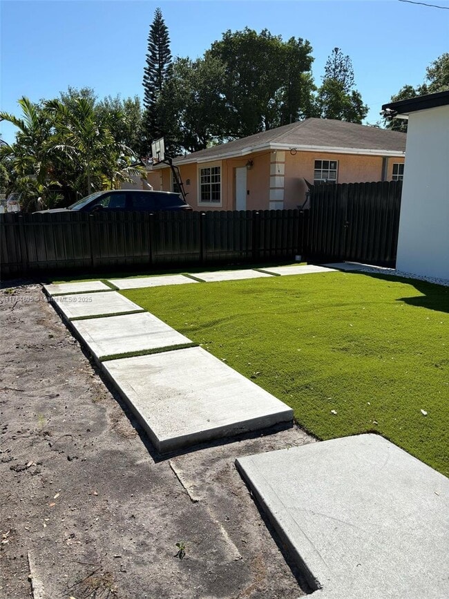 2170 NW 84th St in Miami, FL - Building Photo - Building Photo