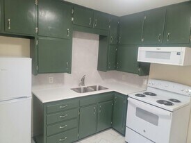 5733 E Skinner St in Wichita, KS - Building Photo