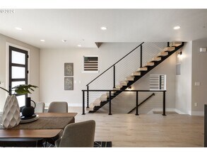 627 SW Lobelia St in Portland, OR - Building Photo - Building Photo