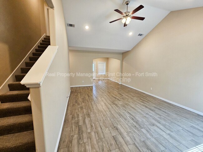 9909 Landry Dr in Fort Smith, AR - Foto de edificio - Building Photo