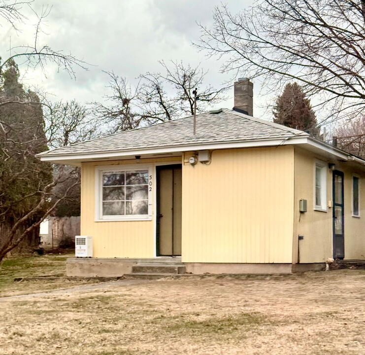 502 F Ave in La Grande, OR - Building Photo