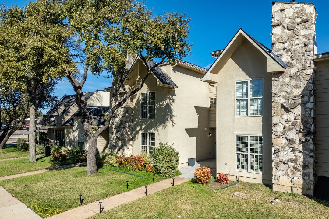 Timberleaf Townhomes in Dallas, TX - Building Photo