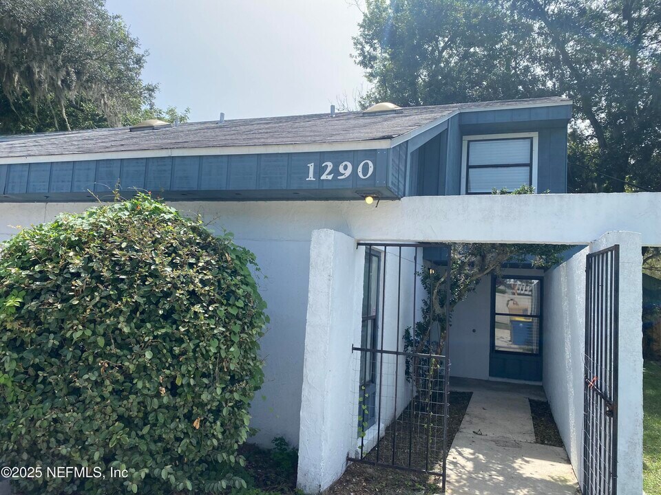 1290 Wonderwood Dr in Jacksonville, FL - Building Photo