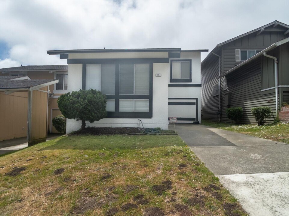 55 Wembley Dr in Daly City, CA - Building Photo