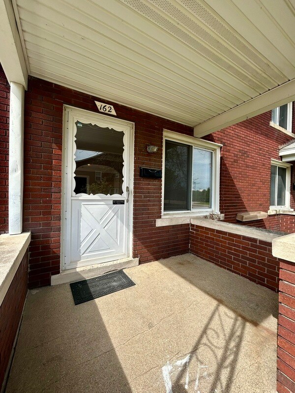 162 Labadie St in Wyandotte, MI - Building Photo - Building Photo