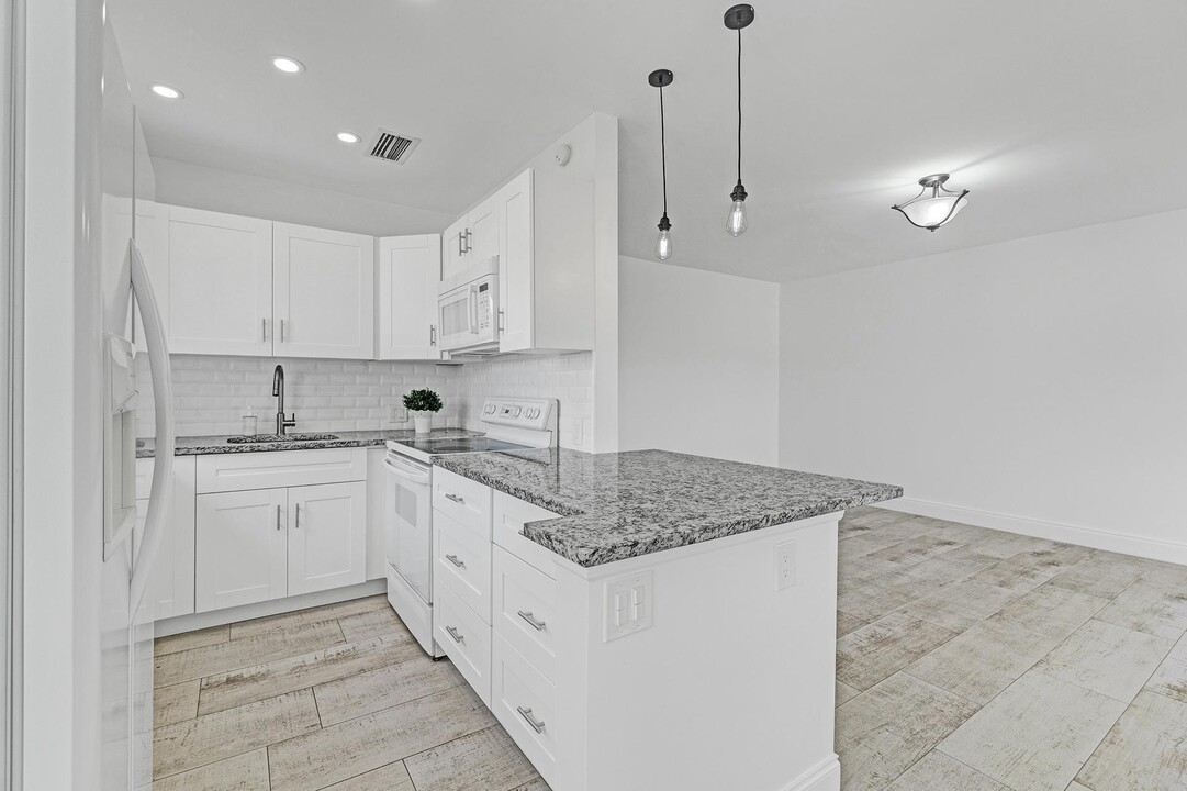 369 Fanshaw I in Boca Raton, FL - Building Photo