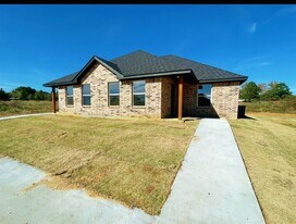 75 Pne Rdg Ln in Durant, OK - Building Photo