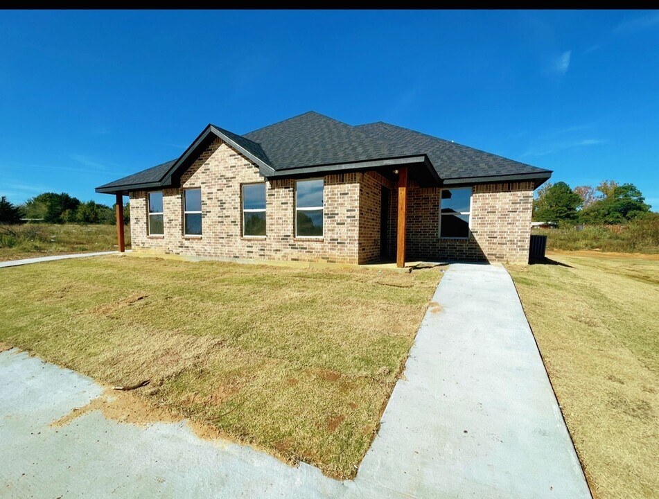 73 Pne Rdg Ln in Durant, OK - Building Photo