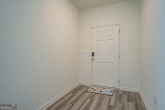 7061 Rochford Dr in Covington, GA - Building Photo - Building Photo