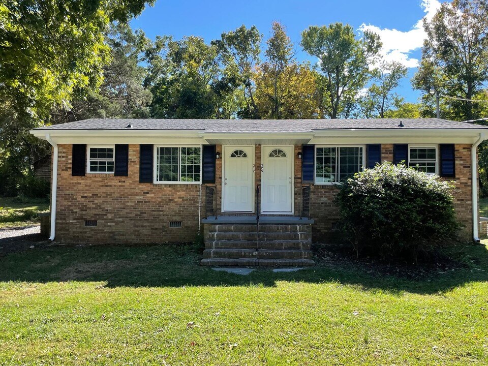 317-325 McMasters St in Asheboro, NC - Building Photo