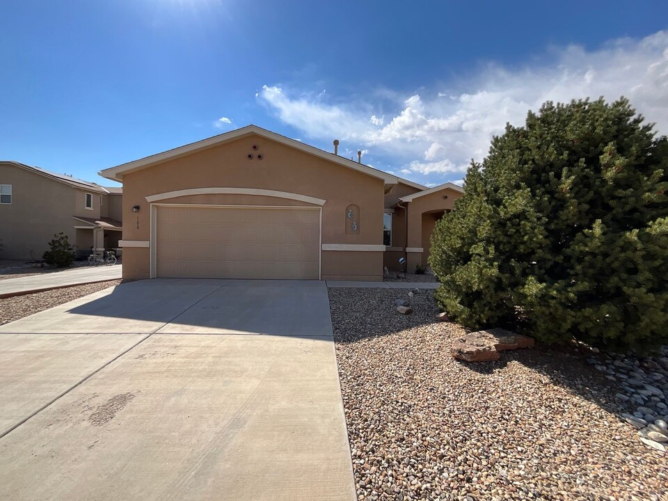 108 Big Sky Ave SW in Los Lunas, NM - Building Photo