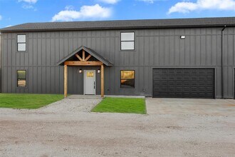 26218 N 2960 Rd in Cashion, OK - Building Photo - Building Photo