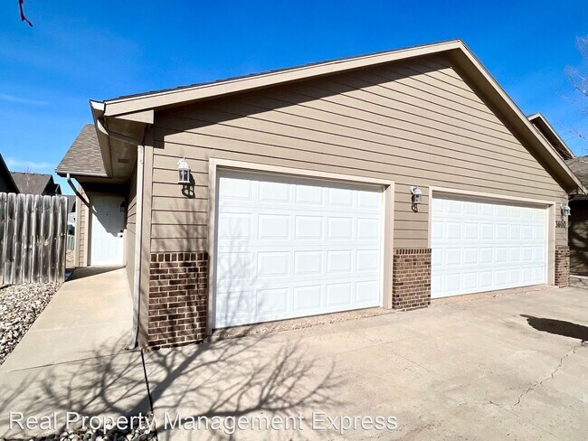 3600 W 93rd St in Sioux Falls, SD - Building Photo - Building Photo