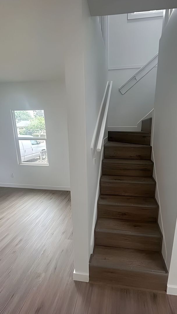 8833 SE Pine St in Portland, OR - Building Photo - Building Photo