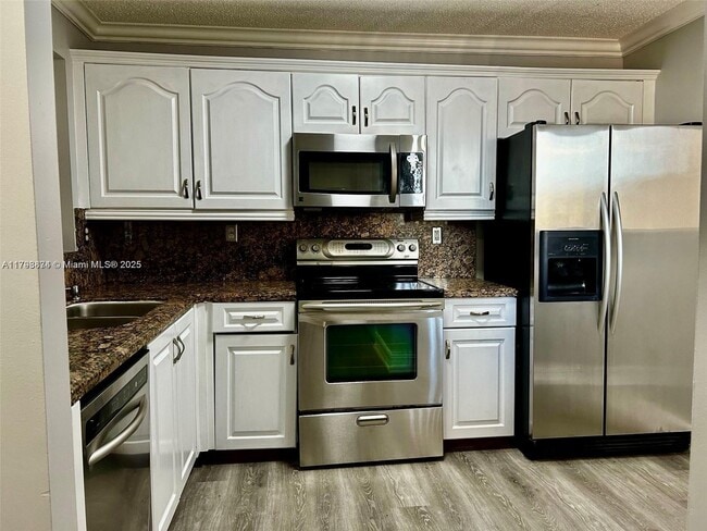 15711 SW 137th Ave in Miami, FL - Building Photo - Building Photo