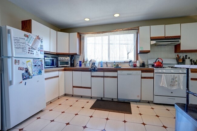 77 2nd St, Unit #2 in Medford, MA - Building Photo - Building Photo