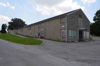 BonLuke Apartments in Eldorado, IL - Building Photo - Building Photo