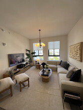 169 NW 28th St, Unit A1 in Miami, FL - Foto de edificio - Building Photo