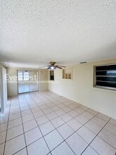 9130 Chatam Ln in Port Richey, FL - Building Photo - Building Photo