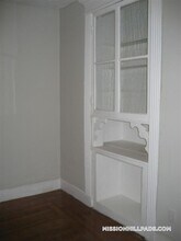 887 Huntington Ave in Boston, MA - Foto de edificio - Building Photo