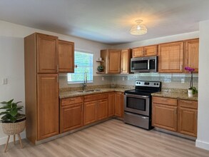 9855 SW 62nd St in Miami, FL - Building Photo - Building Photo