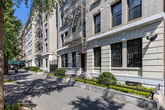 35 Central Park N in New York, NY - Building Photo - Building Photo