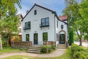 2056 Summit Ave in St. Paul, MN - Building Photo