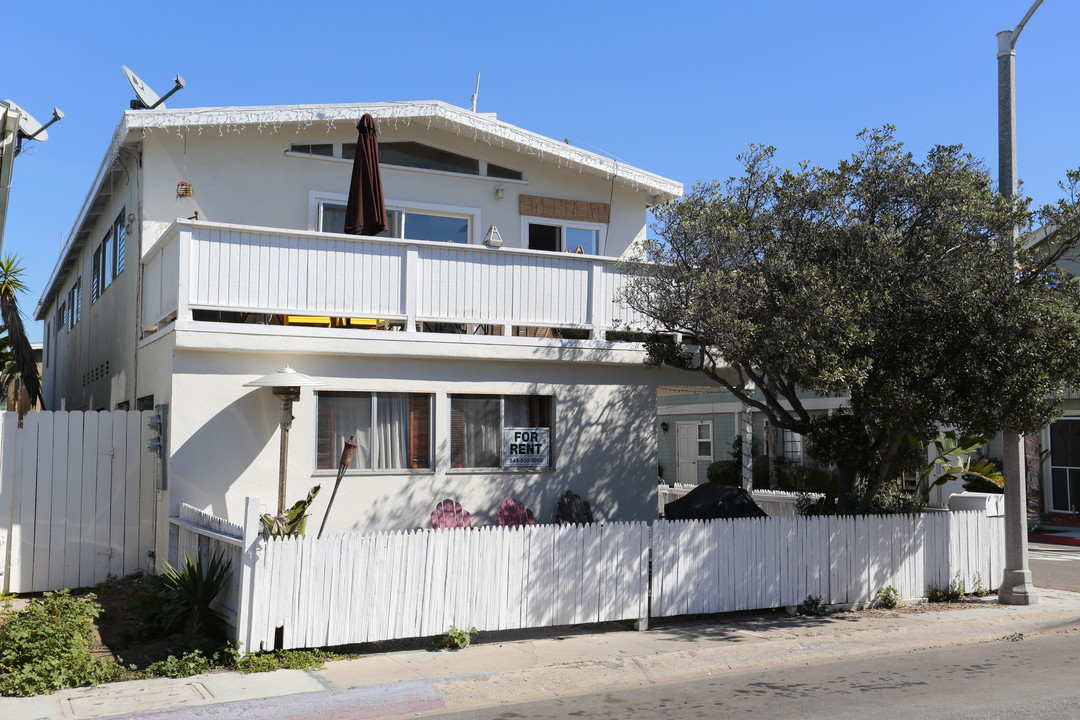 5000 Neptune Ave in Newport Beach, CA - Building Photo