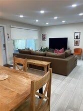 6840 SW 45th Ln in Miami, FL - Building Photo - Building Photo