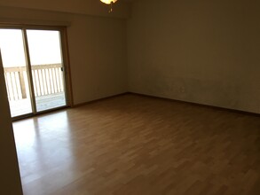 131 Aspen Ln, Unit 8 in Hills, IA - Building Photo - Building Photo