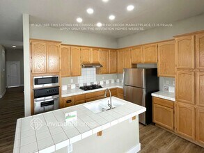 1070 Steele Way, Unit 2306 in Galt, CA - Foto de edificio - Building Photo