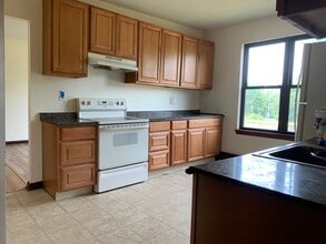 4 Flower St, Unit 6 Flower St in Middletown, CT - Building Photo - Building Photo