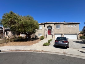 408 Brite Meadow Ct in Bakersfield, CA - Building Photo