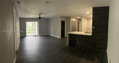 11233 W Atlantic Blvd in Coral Springs, FL - Building Photo - Building Photo