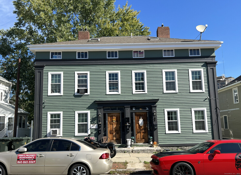 17 Franklin St in New London, CT - Building Photo