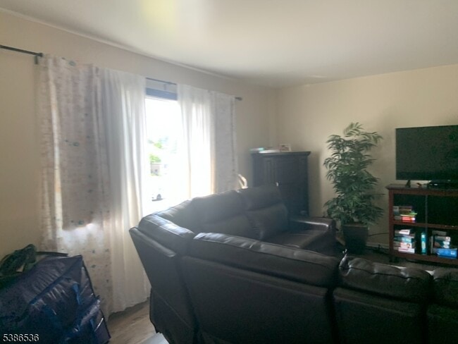 116 Lafayette Pl in South Plainfield, NJ - Building Photo - Building Photo