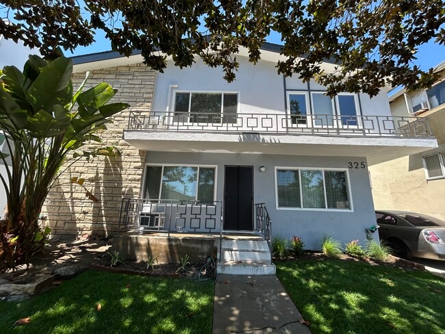 325 S Doheny Dr, Unit 4